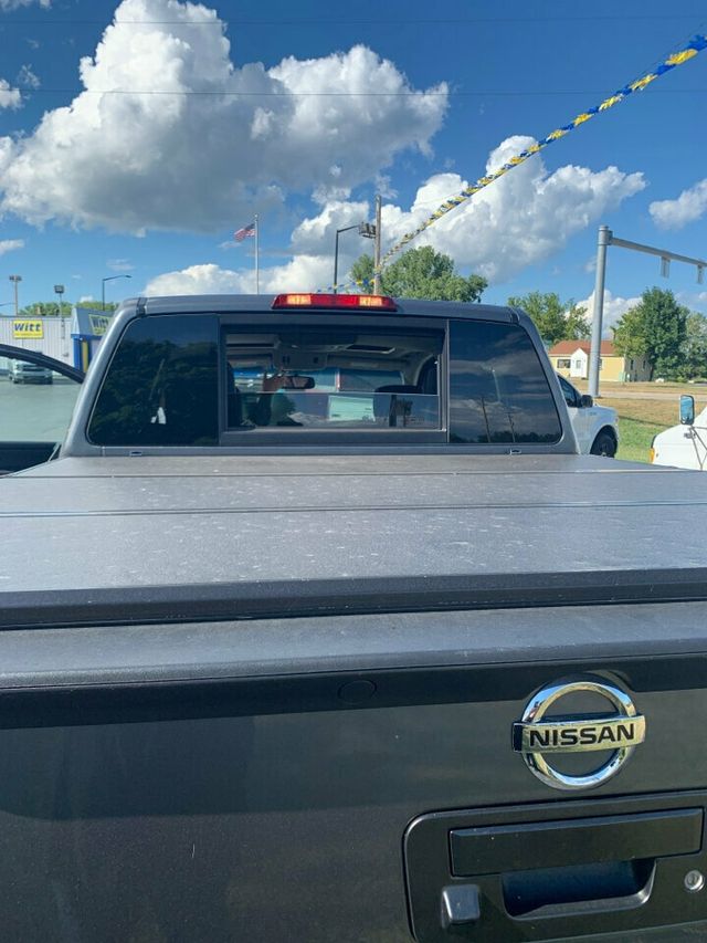 2014 Nissan Titan 4WD Crew Cab SWB SL - 20223738 - 14