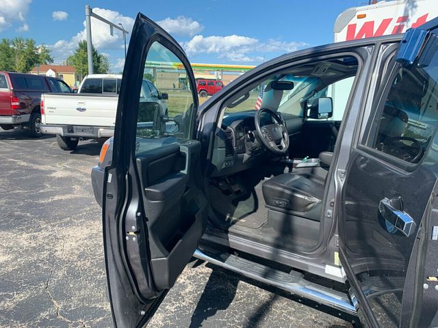 2014 Nissan Titan 4WD Crew Cab SWB SL - 20223738 - 7