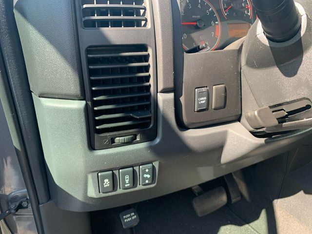 2014 Nissan Titan 4WD Crew Cab SWB SL - 20223738 - 8