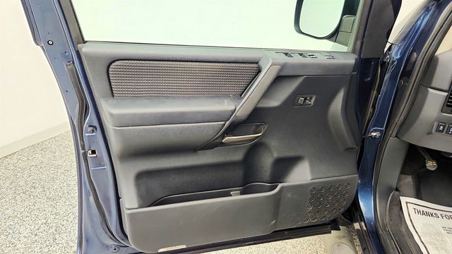 2014 Nissan Titan 4WD Crew Cab SWB SV - 23062328 - 9
