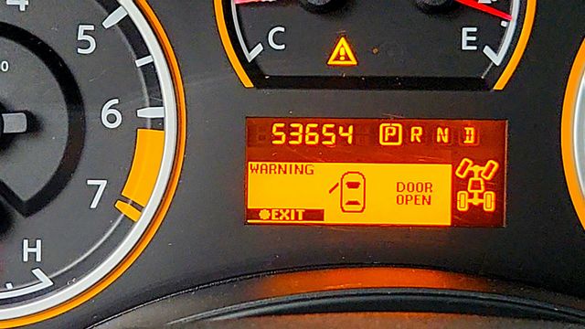 2014 Nissan Titan 4WD Crew Cab SWB SV - 23062328 - 14