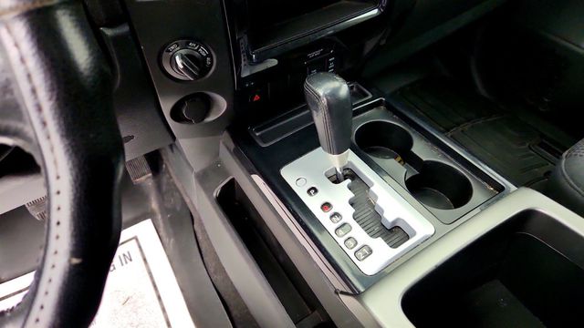 2014 Nissan Titan 4WD Crew Cab SWB SV - 23062328 - 15