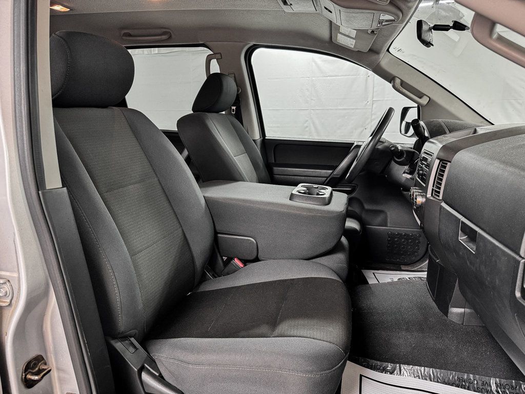 2014 Nissan Titan PRO-4X CREW CAB 4WD - 23056247 - 9
