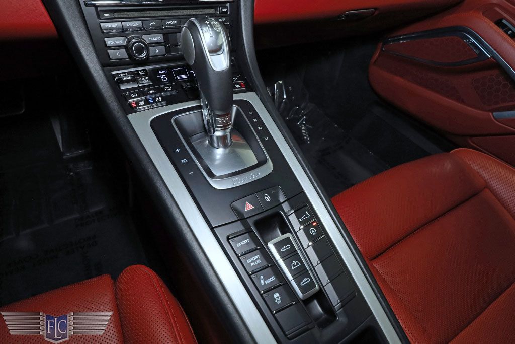 2014 Porsche 911 2dr Cabriolet Turbo S - 22886118 - 35