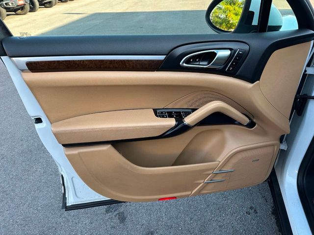 2014 Porsche Cayenne AWD 4dr Platinum Edition - 22916532 - 9