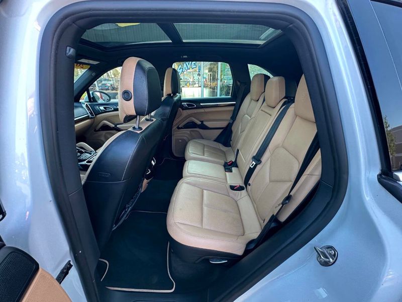 2014 Porsche Cayenne AWD 4dr Platinum Edition - 22916532 - 22