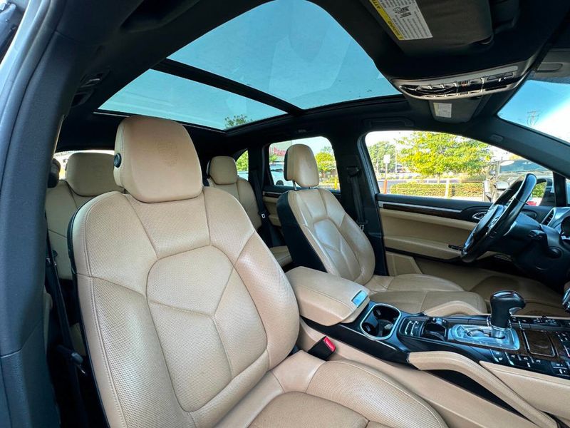 2014 Porsche Cayenne AWD 4dr Platinum Edition - 22916532 - 33