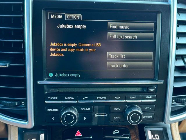 2014 Porsche Cayenne AWD 4dr Platinum Edition - 22916532 - 46