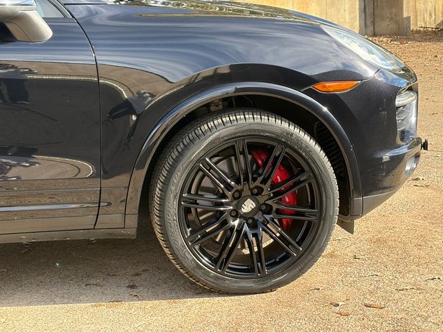 2014 Porsche Cayenne AWD 4dr Turbo - 22953560 - 17