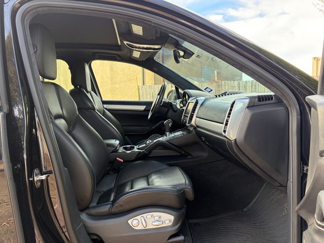 2014 Porsche Cayenne AWD 4dr Turbo - 22953560 - 29