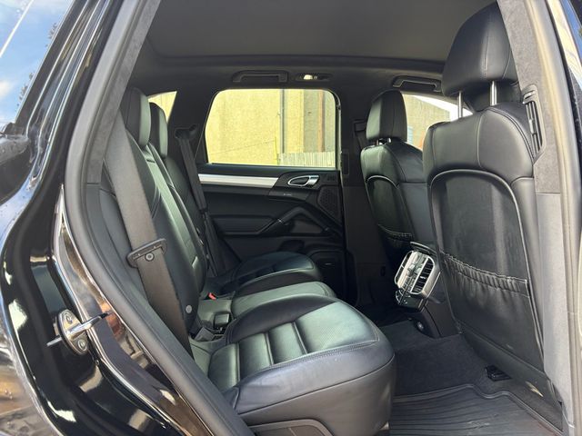 2014 Porsche Cayenne AWD 4dr Turbo - 22953560 - 32