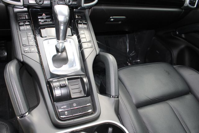 2014 Porsche Cayenne AWD Platinum - 23007763 - 16