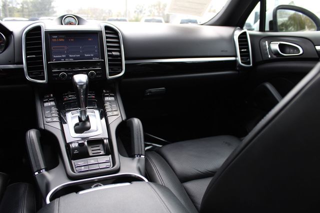 2014 Porsche Cayenne AWD Platinum - 23007763 - 27