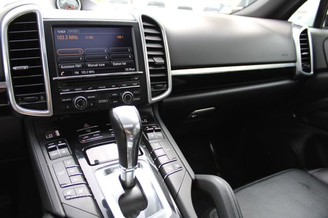 2014 Porsche Cayenne AWD Platinum - 23007763 - 29