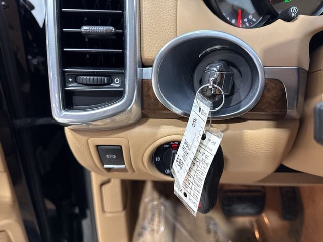 2014 Porsche Cayenne Base Trim - 22975156 - 14