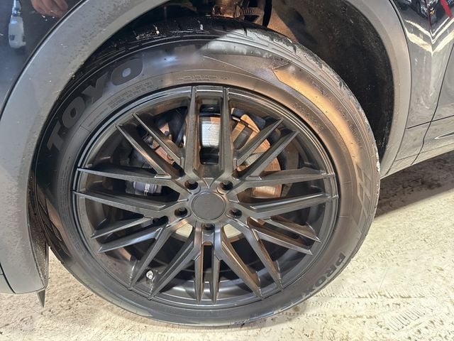 2014 Porsche Cayenne Base Trim - 22975156 - 1