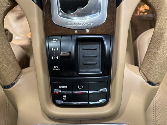 2014 Porsche Cayenne Base Trim - 22975156 - 23