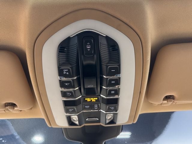 2014 Porsche Cayenne Base Trim - 22975156 - 24