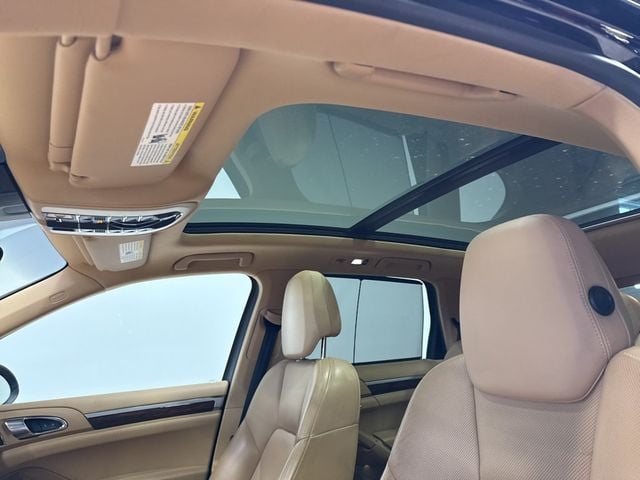 2014 Porsche Cayenne Base Trim - 22975156 - 30