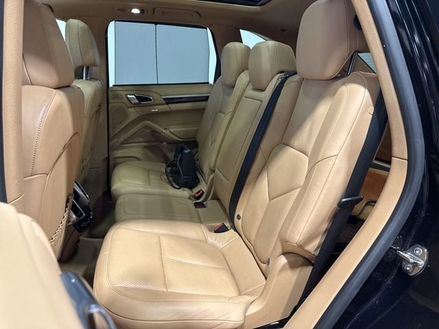 2014 Porsche Cayenne Base Trim - 22975156 - 35