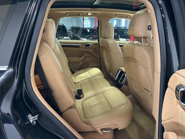 2014 Porsche Cayenne Base Trim - 22975156 - 42