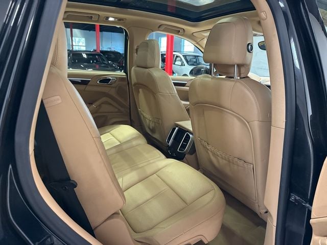 2014 Porsche Cayenne Base Trim - 22975156 - 43