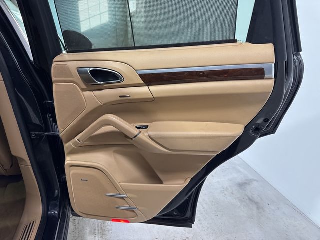 2014 Porsche Cayenne Base Trim - 22975156 - 45