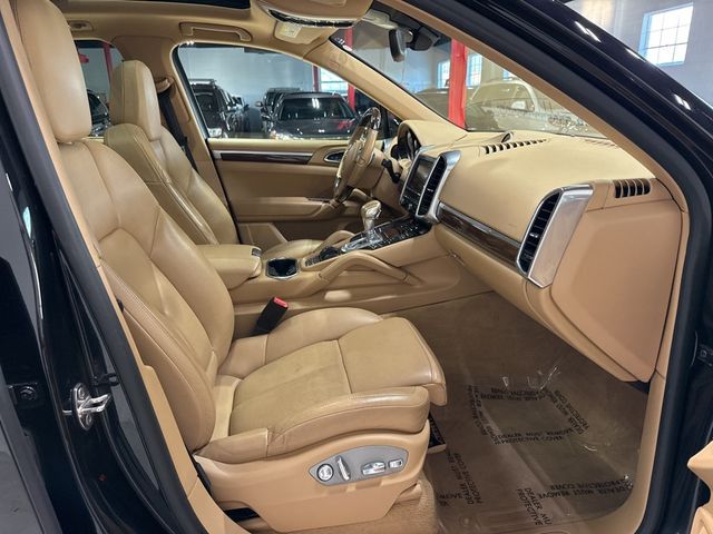 2014 Porsche Cayenne Base Trim - 22975156 - 46