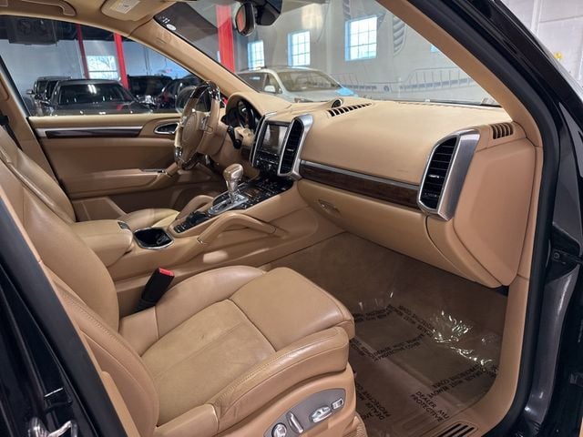 2014 Porsche Cayenne Base Trim - 22975156 - 47