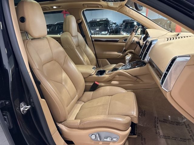 2014 Porsche Cayenne Base Trim - 22975156 - 48