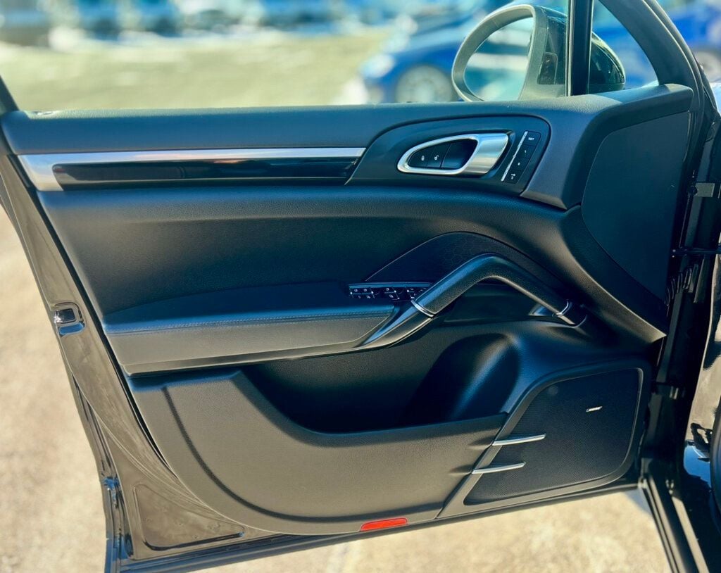 2014 Porsche Cayenne Base Trim - 22976568 - 11