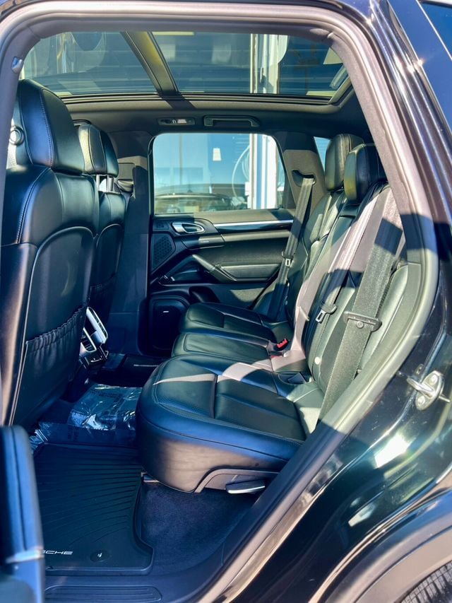 2014 Porsche Cayenne Base Trim - 22976568 - 15