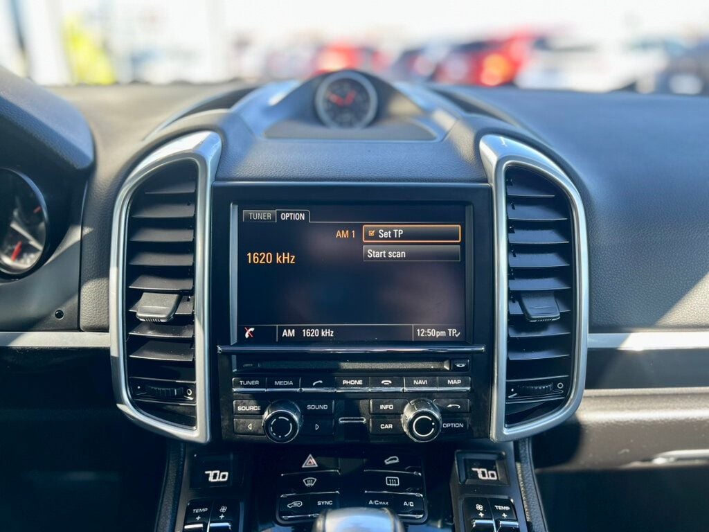 2014 Porsche Cayenne Base Trim - 22976568 - 21