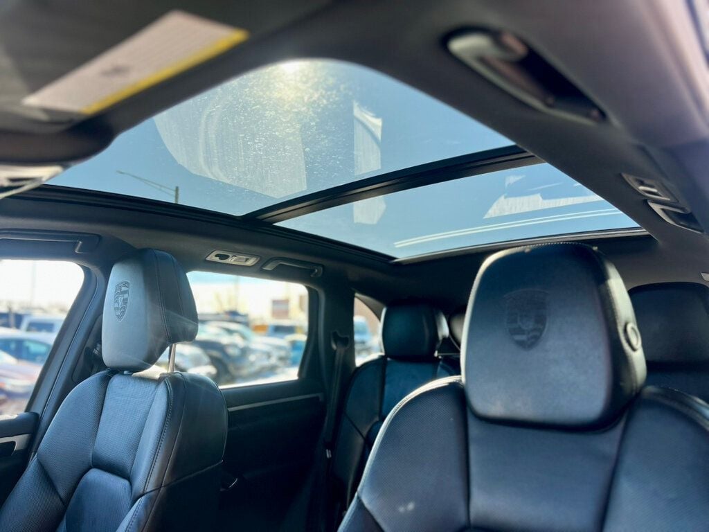 2014 Porsche Cayenne Base Trim - 22976568 - 24