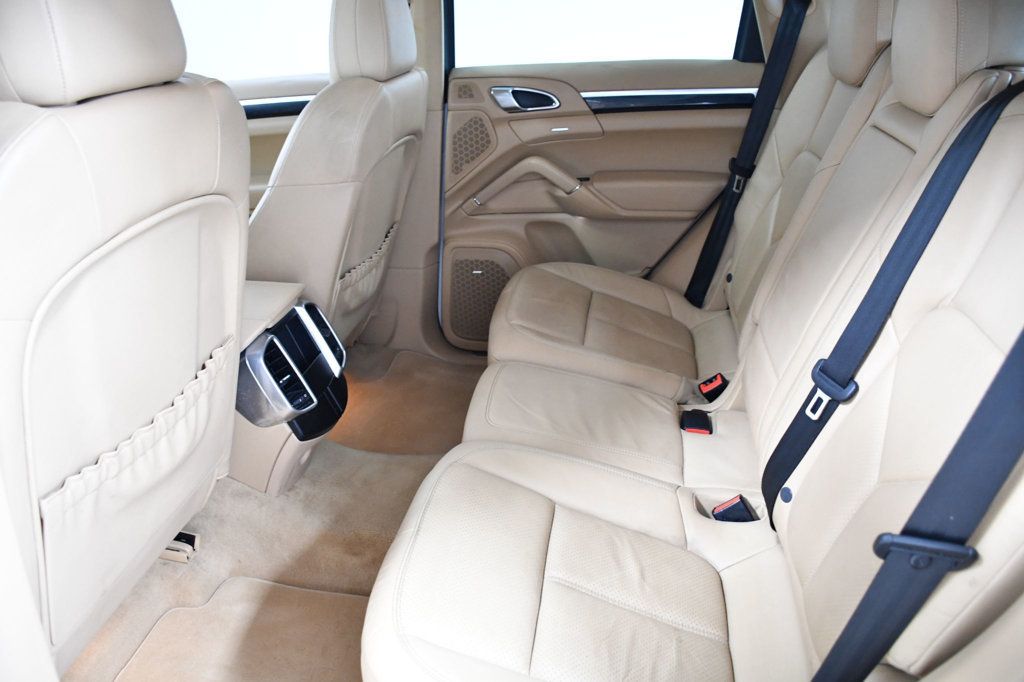 2014 Porsche Cayenne Base Trim - 22976711 - 9