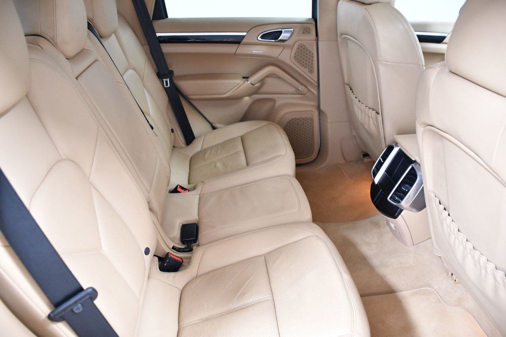 2014 Porsche Cayenne Base Trim - 22976711 - 13