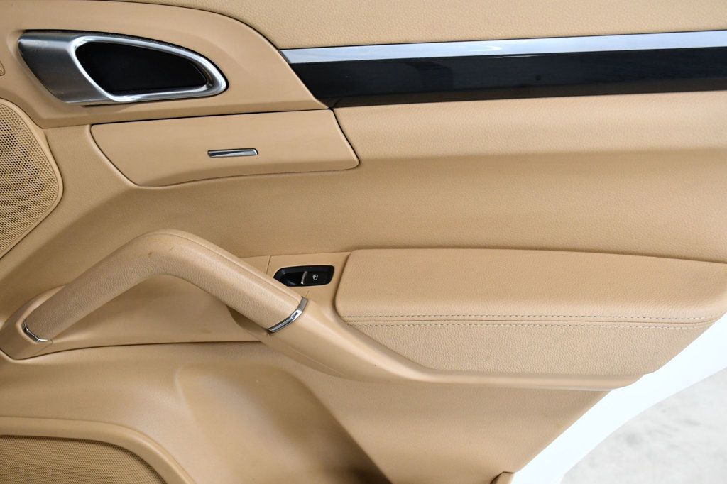 2014 Porsche Cayenne Base Trim - 22976711 - 14