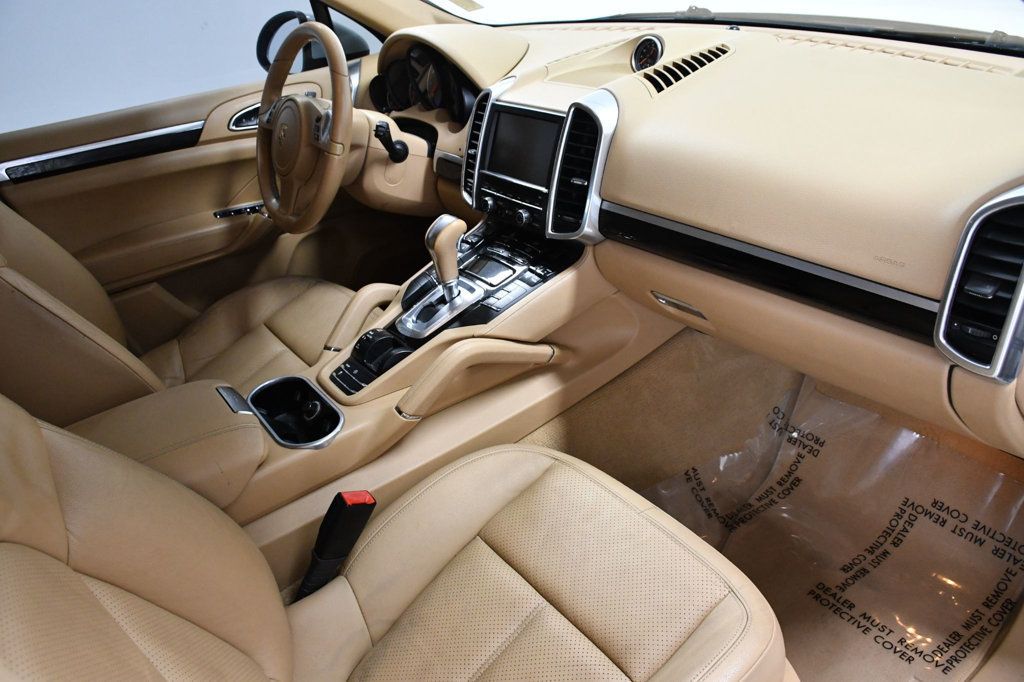 2014 Porsche Cayenne Base Trim - 22976711 - 16