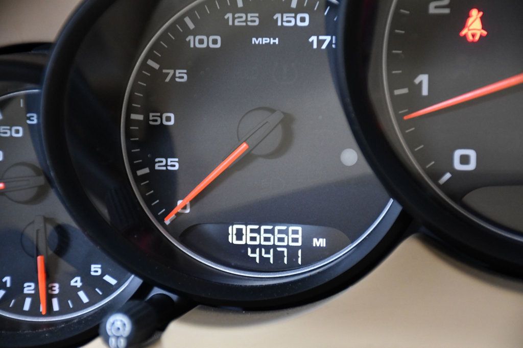 2014 Porsche Cayenne Base Trim - 22976711 - 22