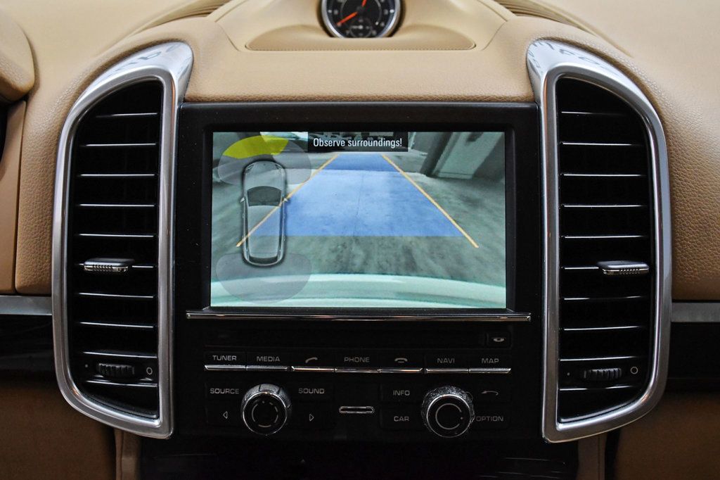 2014 Porsche Cayenne Base Trim - 22976711 - 25