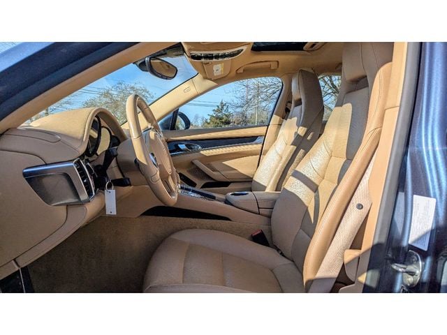 2014 Porsche Panamera Base photo 14