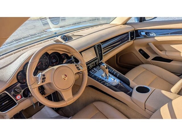 2014 Porsche Panamera Base photo 19