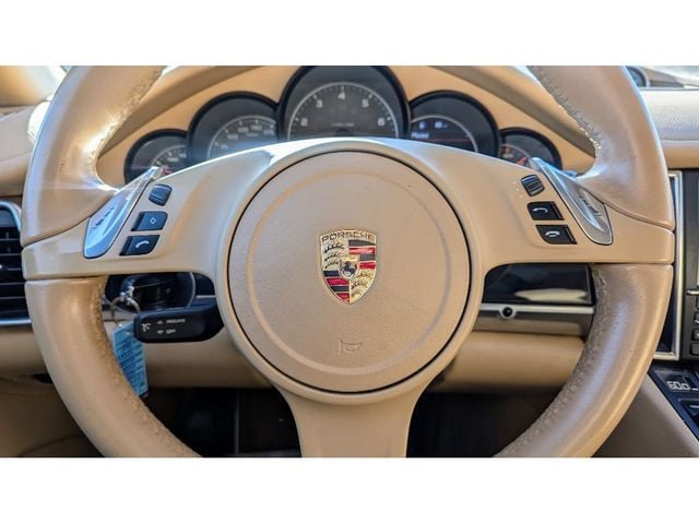 2014 Porsche Panamera Base photo 20