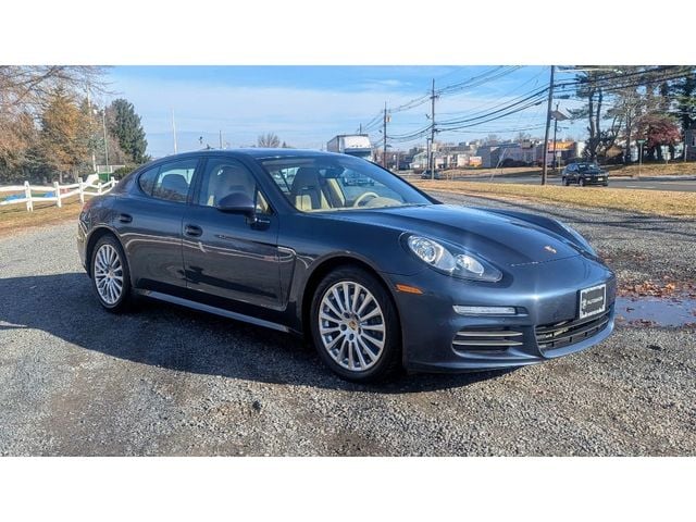 2014 Porsche Panamera Base photo 3