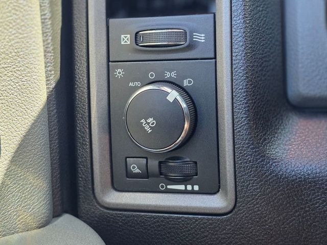 2014 Ram 1500 2WD Reg Cab 120.5" Express - 22991342 - 32