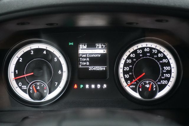 2014 Ram 1500 4WD Crew Cab 140.5" Express - 22946722 - 10