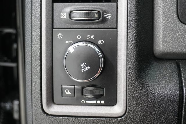 2014 Ram 1500 4WD Crew Cab 140.5" Express - 22946722 - 13