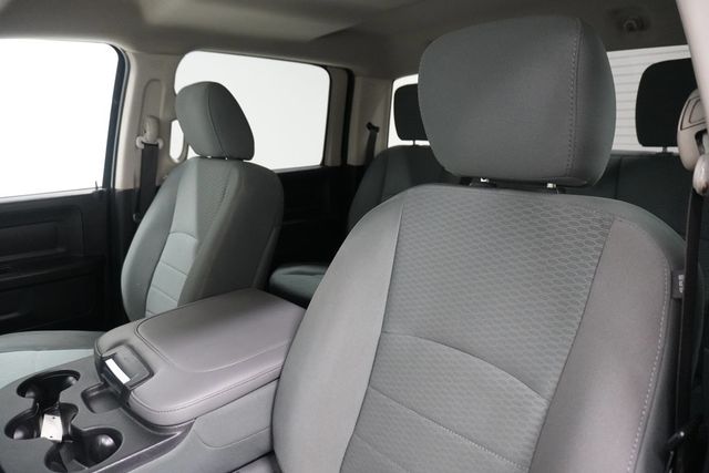 2014 Ram 1500 4WD Crew Cab 140.5" Express - 22946722 - 6