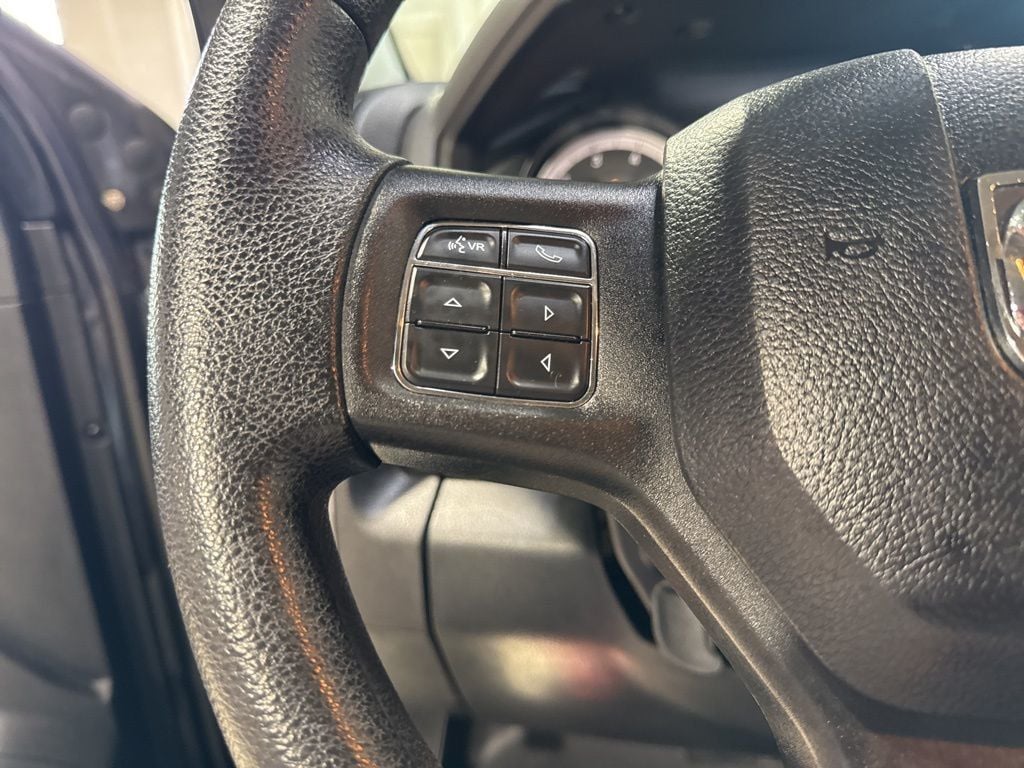 2014 Ram 1500 4WD Crew Cab 140.5" Express - 22997608 - 12