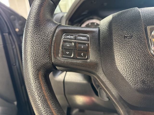 2014 Ram 1500 4WD Crew Cab 140.5" Express - 22997608 - 12